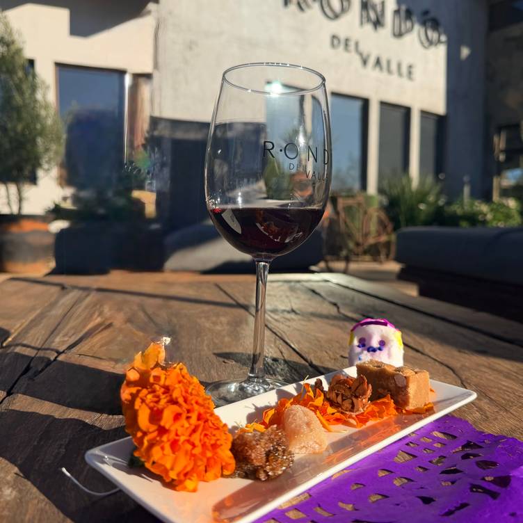 Experiencias de Temporada en Rondo del Valle: Celebra el Otoño y Día de Muertos en Valle de Guadalupe