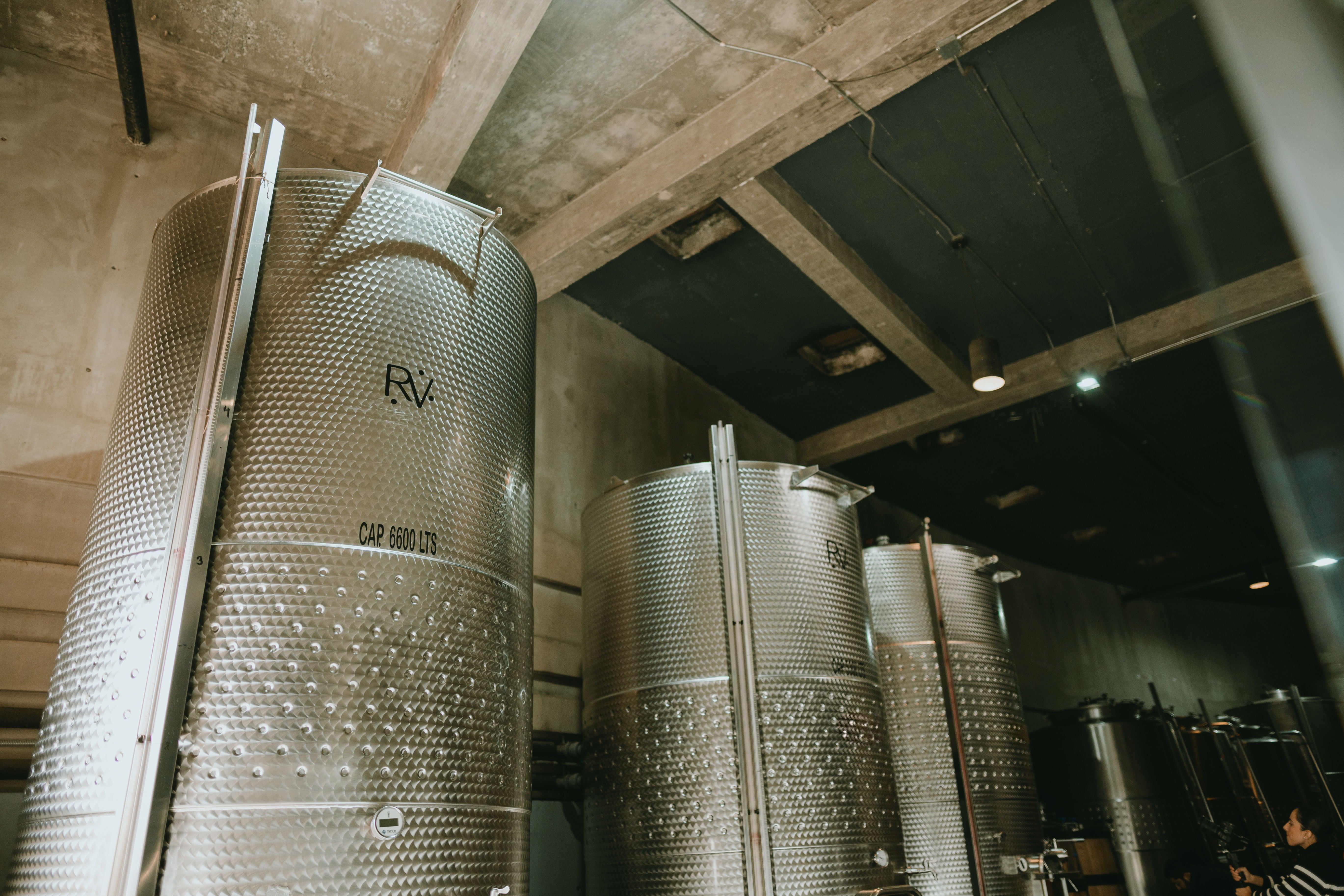 La Importancia y Características de una Cava de Vinos Subterránea