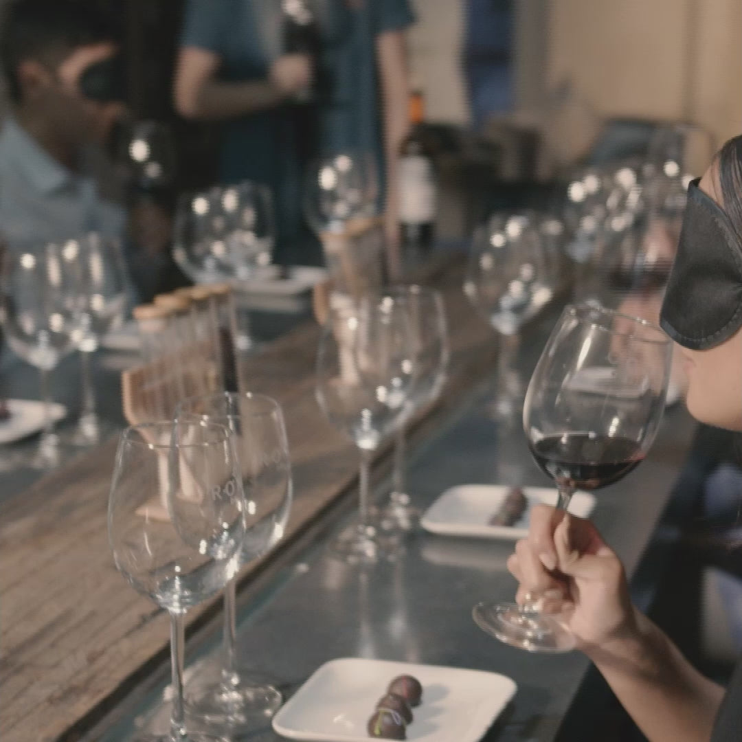 Video de una cata sensorial a ciegas con chocolates artesanales en cava subterránea en el Valle de Guadalupe Rondo del Valle